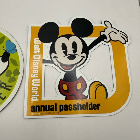 Authentic Walt Disney Flower & Garden Mickey Annual Passholder Magnet (2) Lot - Picture 4 of 5